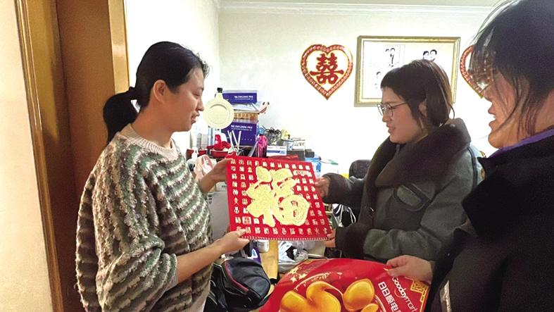 新年送祝福 情暖困难户