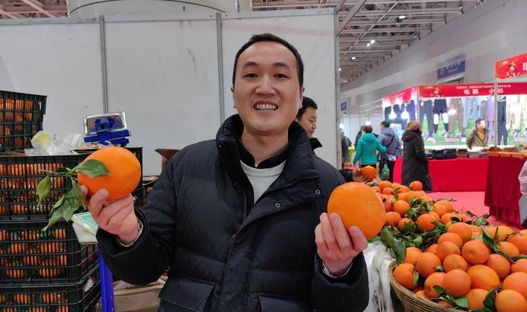 助农水果广西柳橙亮相年货大集