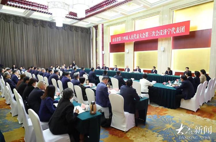 林武参加济宁代表团审议