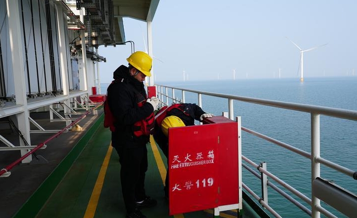 新春走基层|“我在海上修风车”