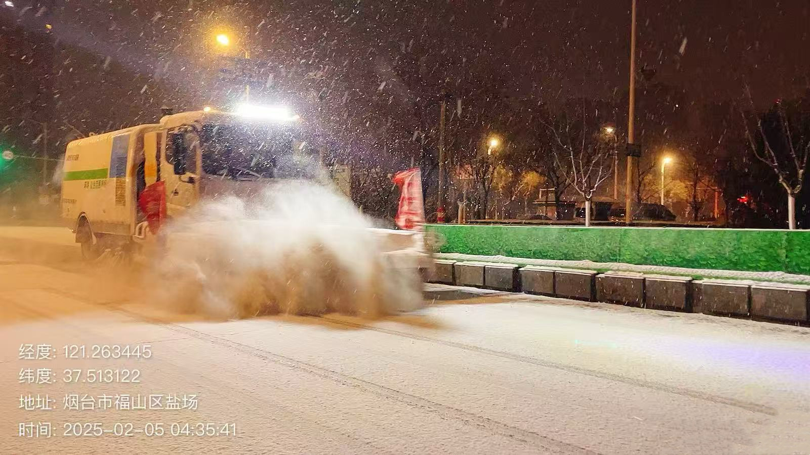 上班首日再迎降雪，烟台市区城管为城市“开路”