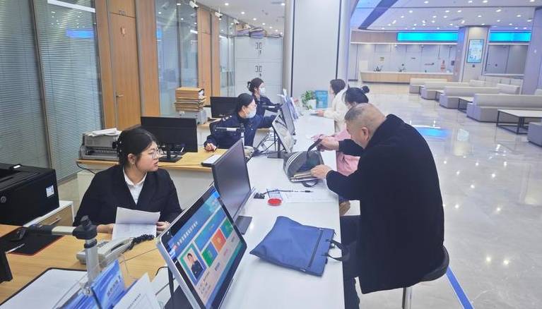 烟台市交通政务服务窗口：优化流程高效服务暖人心