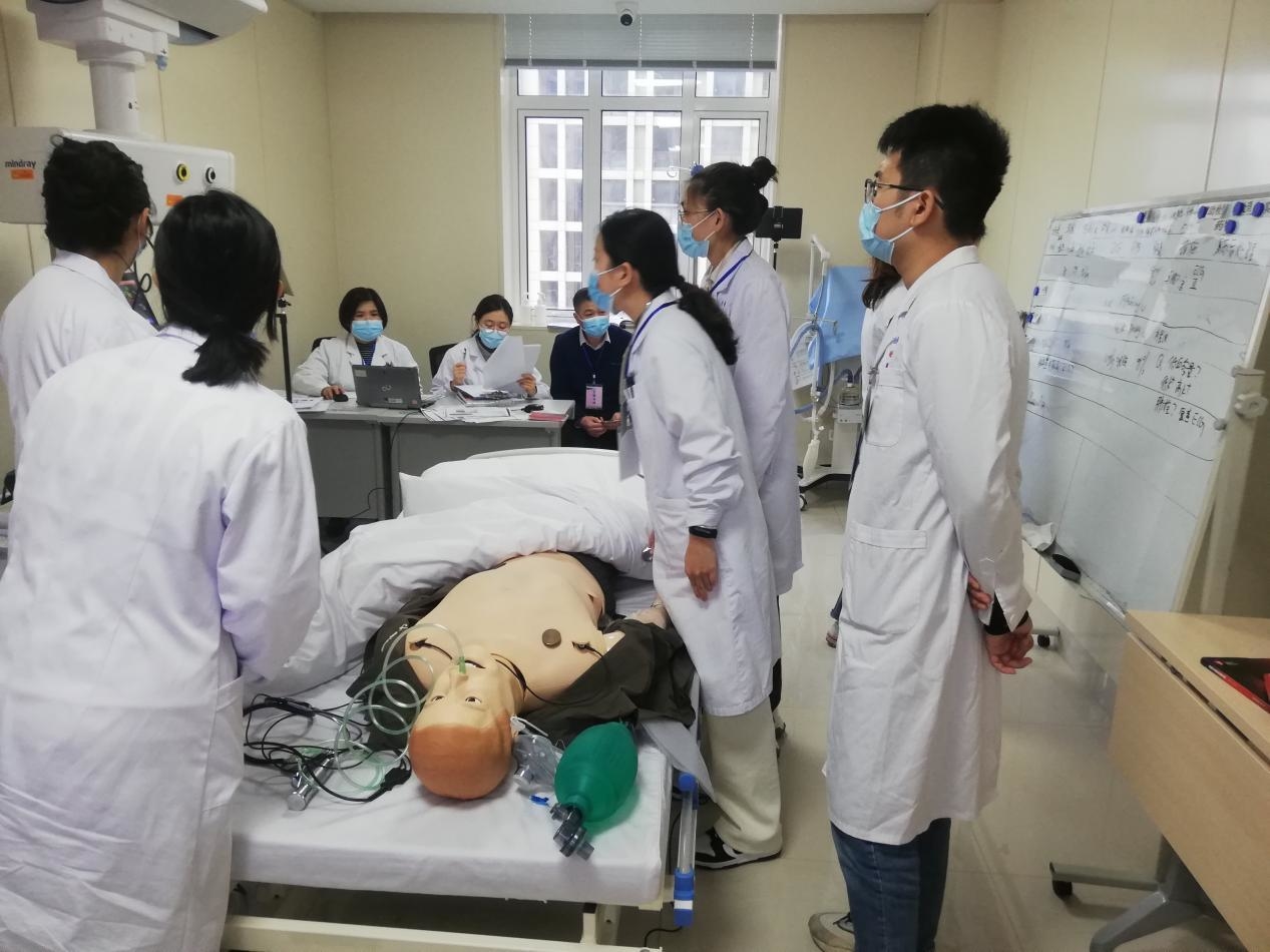小年与交警携手救人的医生找到了！他叫孙庆斌，是烟台毓璜顶医院耳鼻咽喉头颈外科医生