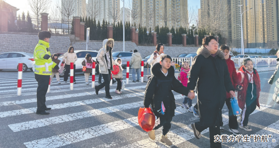 开学首日全市2521名警力与4500余名群防力量筑牢校园安全屏障