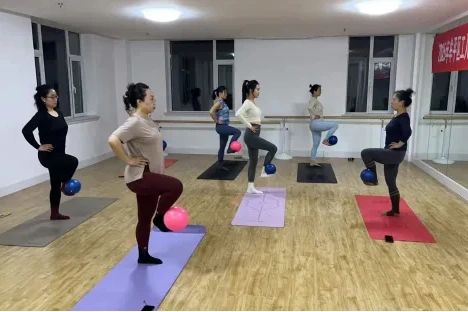 牟平区举办“公益乐学”大课堂瑜伽系列活动