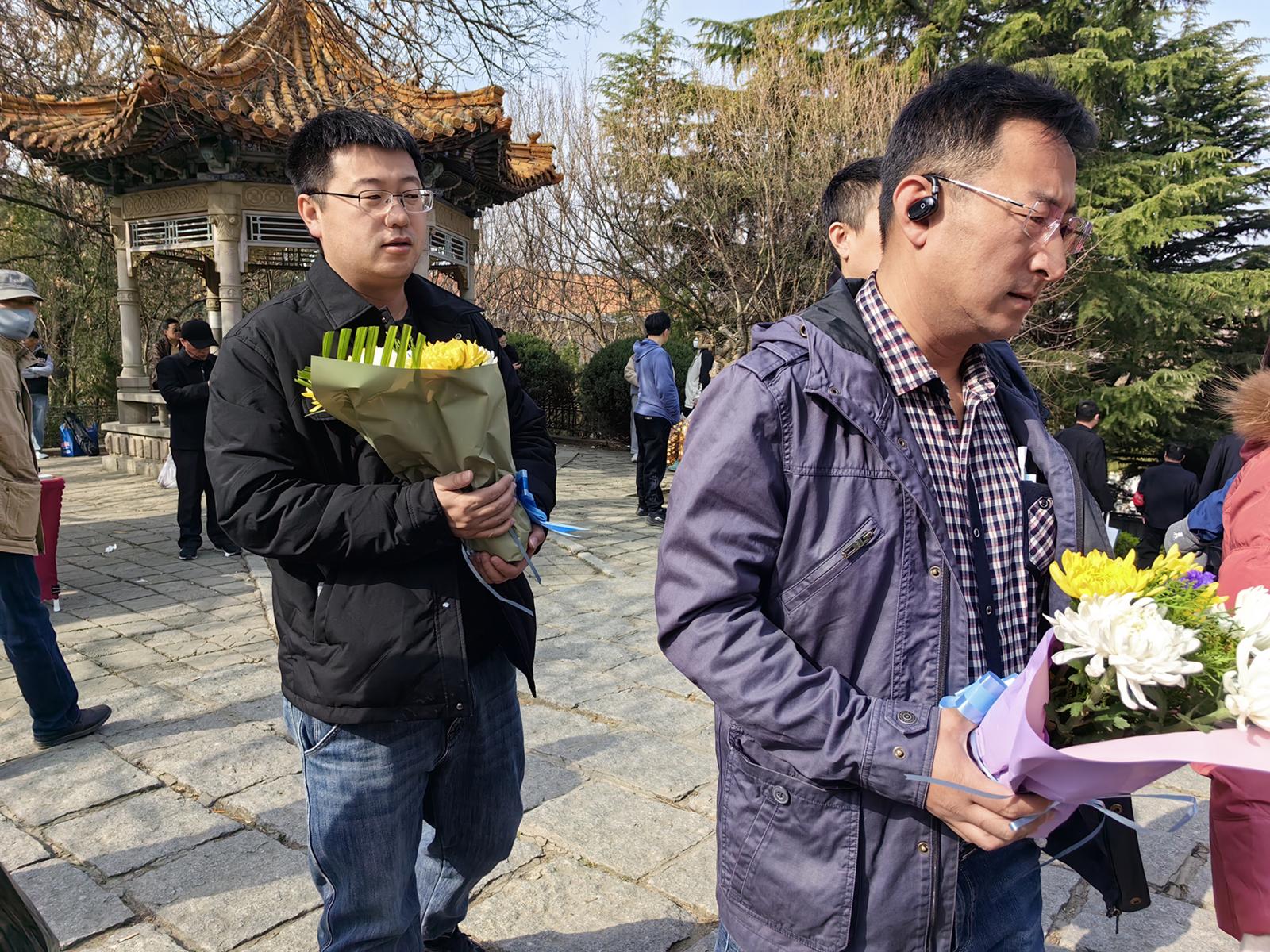 清明节文明祭扫清风拂面 改变的是形式，不变的是怀念