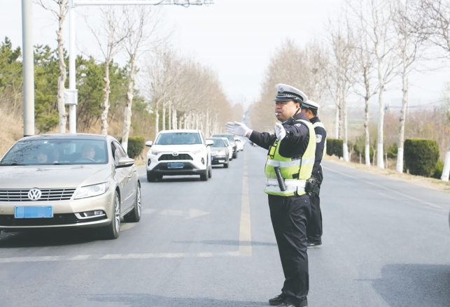 提前谋划、周密部署 烟台交警为群众营造安全有序出行环境
