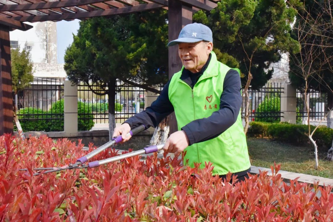 微人物丨“金牌”志愿者汤宝康   社区里的“暖心灯塔”