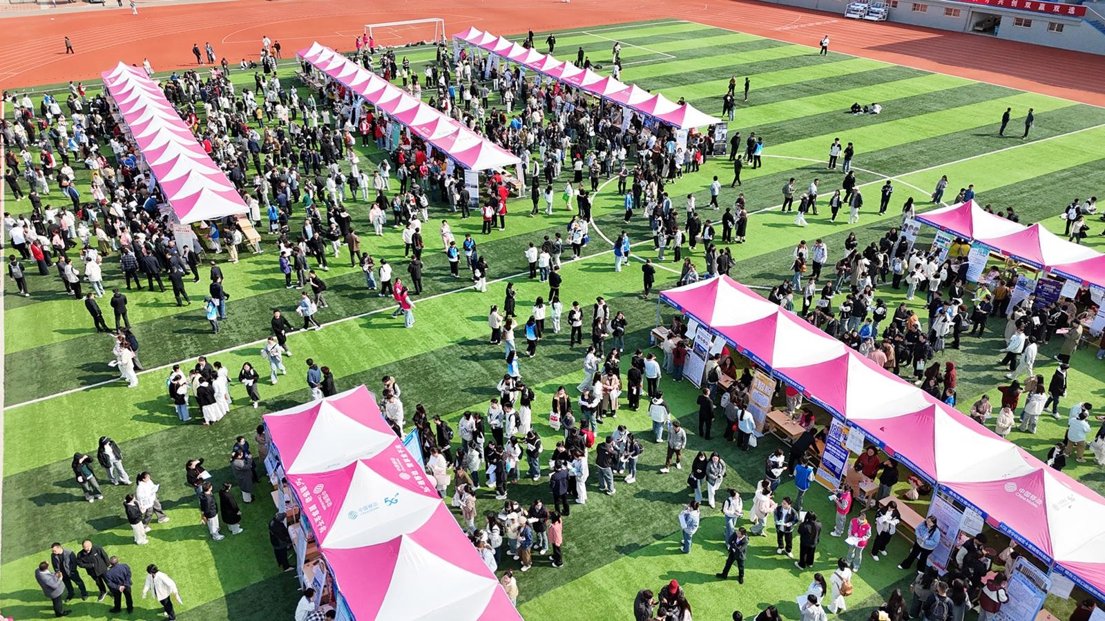 烟台医疗专场招聘会现“抢人大战”