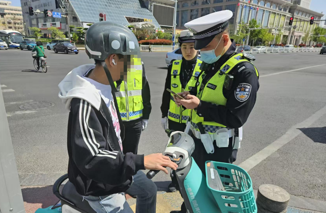 骑共享单车不戴安全头盔的你，被曝光了！丨摒弃交通陋习