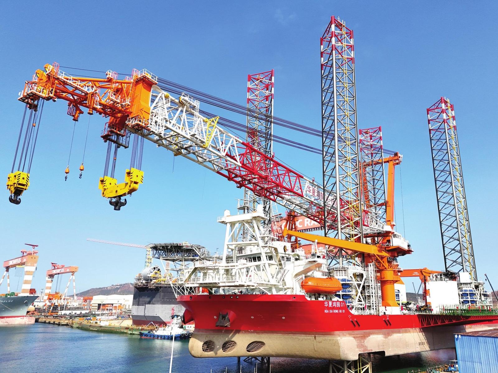 国产高端风电安装船在烟交付