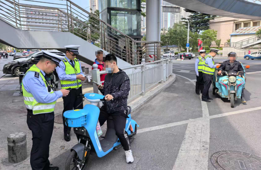 摒弃交通陋习|生命不可“盔”欠  安全不可懈“戴”