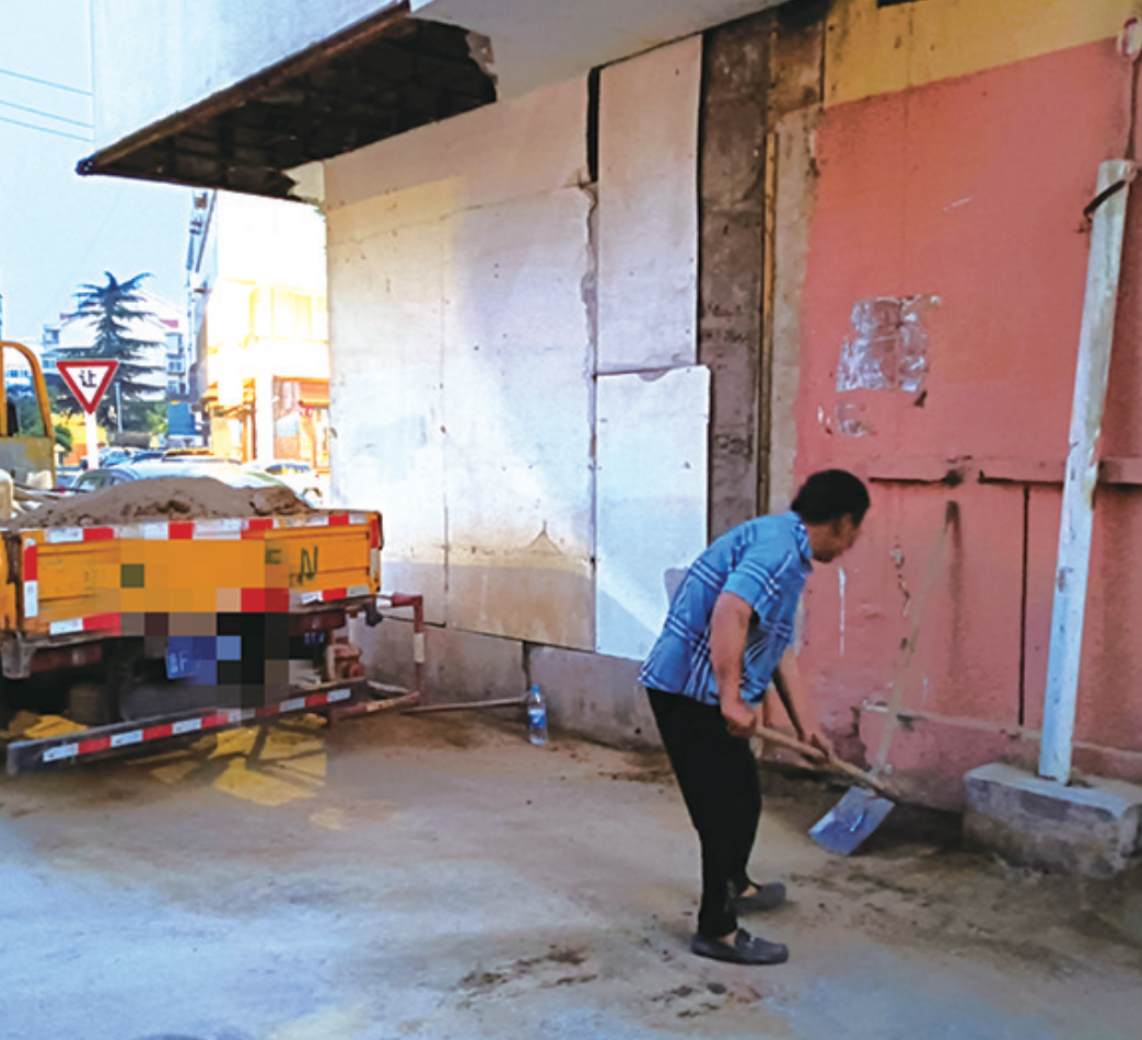 西南河123号楼旁建筑垃圾清理了