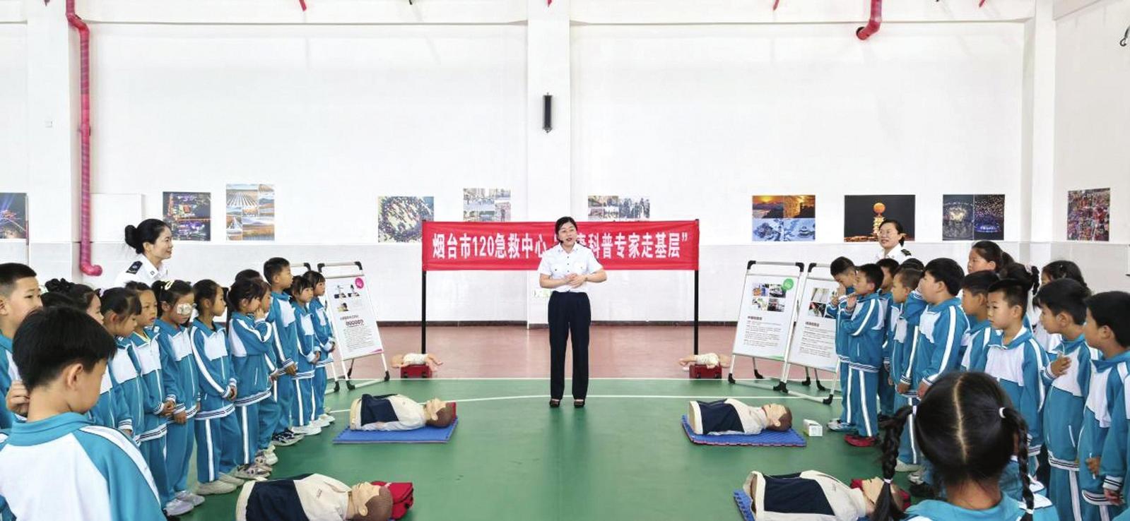 急救培训进校园，500名师生零距离学习互救技能