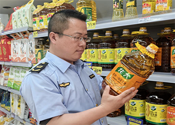 栖霞市市场监管局开展农村假冒伪劣食品及植物油专项整治，守护群众“舌尖安全”