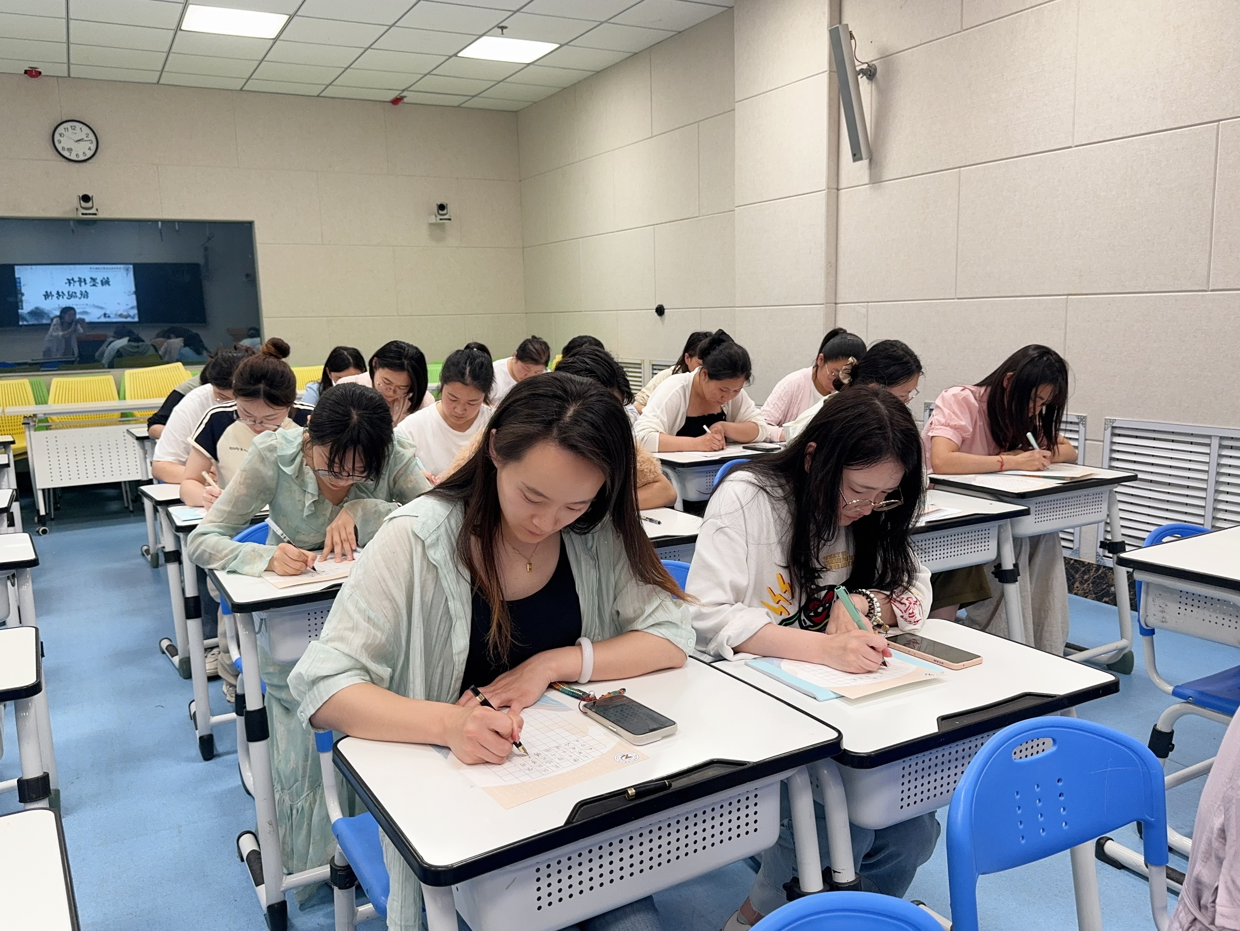“翰墨抒怀 纸砚传情”莱山区第二实验小学教师书写比赛