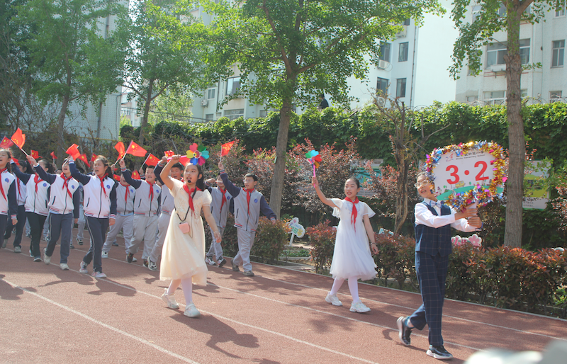 芝罘区只楚小学举办第34届体育节