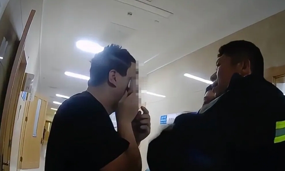隔屏疼，烟台一男子钓鱼钓住了自己