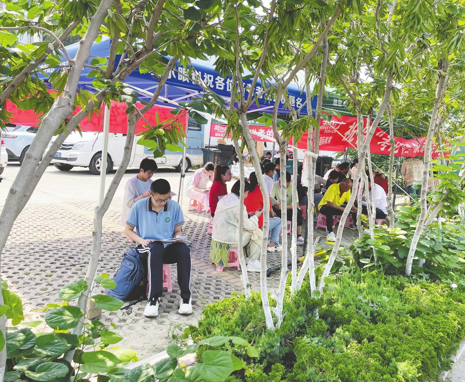 高考统一考科目全部考完 考生提前两小时“候考”外语