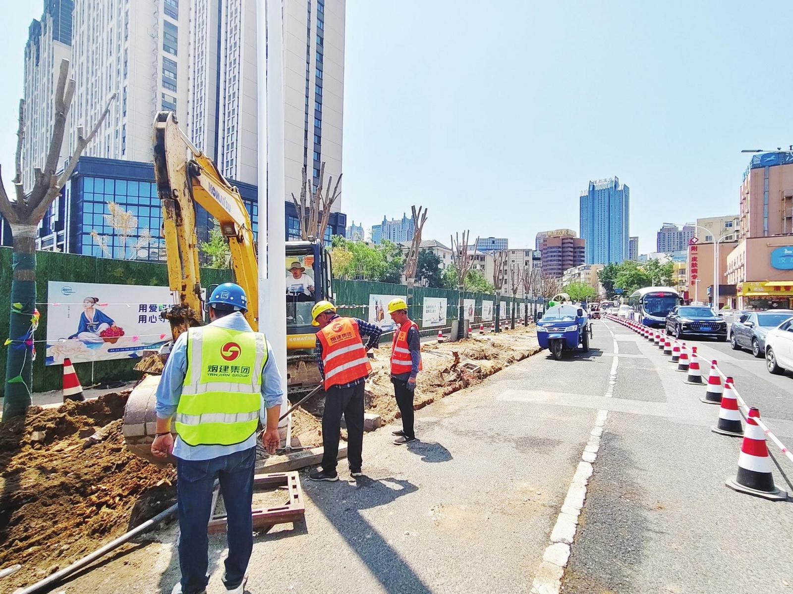 魁玉南路港城西大街路口启动渠化 车行道拓宽至少4.3米，增加多条车道