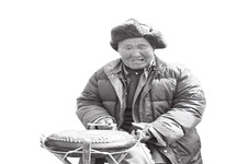 <铭记历史 缅怀先烈>盲艺人狱中唱大鼓，17名伪军受感召投身抗日