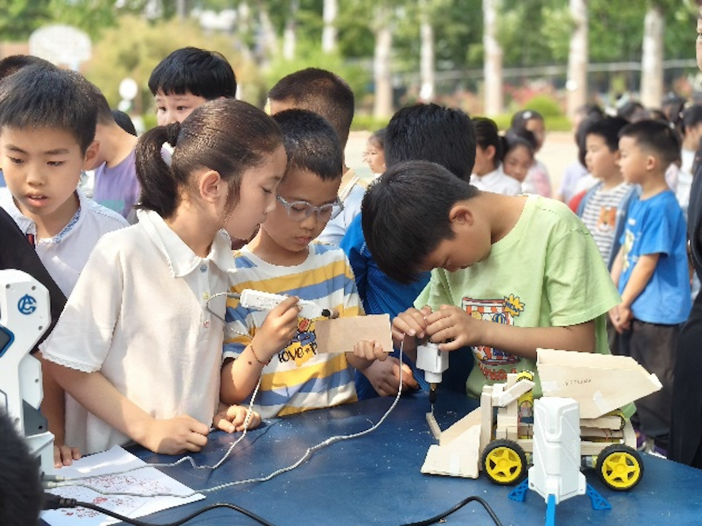 芝罘区万华小学开展科普进校园活动