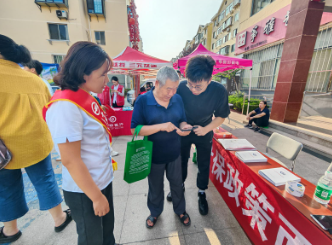 烟台社保中心将“移动服务窗口”搬进社区