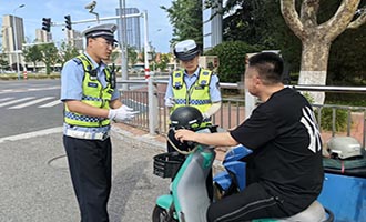 舍“小盔”吃大亏！烟台交警持续整治中！