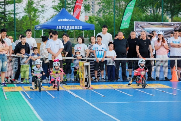 莱阳市2025年儿童平衡车季度联赛——“盛夏狂欢夜”儿童平衡车比赛成功举办