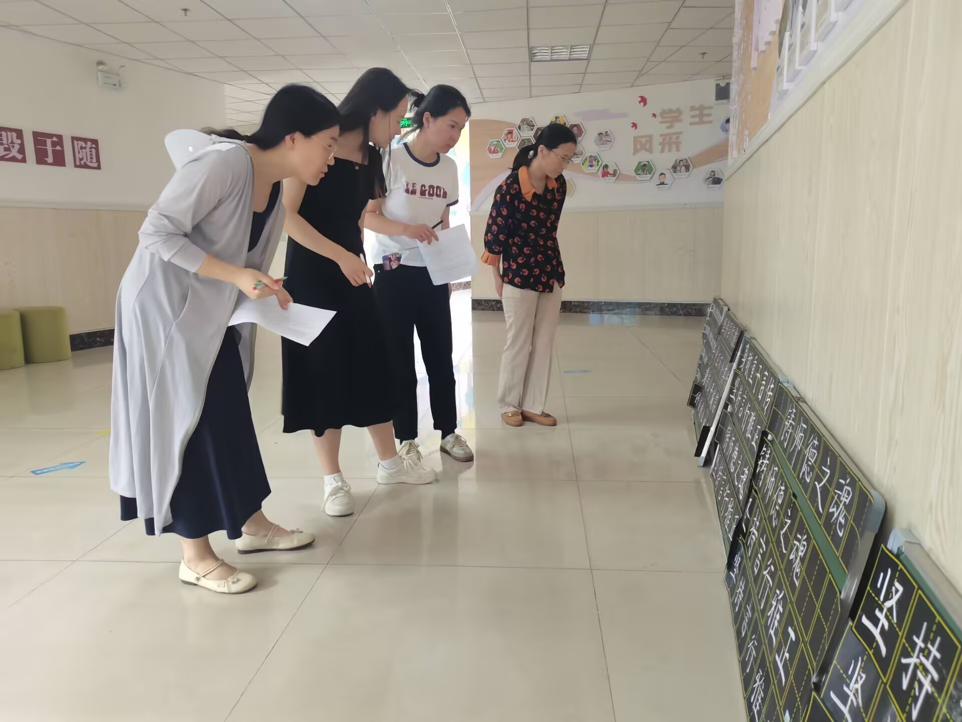 莱山区第二实验小学举办青年教师粉笔字书写活动