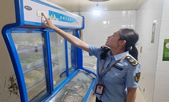 栖霞市市场监管局织密夏季餐饮“防护网”  打造舌尖上的暖心工程