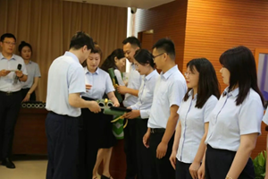 烟台银行以人生仪式搭建“大思政课堂” “三心”关爱刻进员工成长年轮