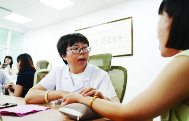 “在家门口挂上了三甲医院专家号” 校地联合义诊送药走进鲁花集团