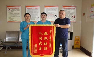 善举频现！栖霞护士街头火速施救