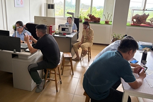 烟台农商银行福山区清洋支行党支部 移动柜台“搬”进办公区