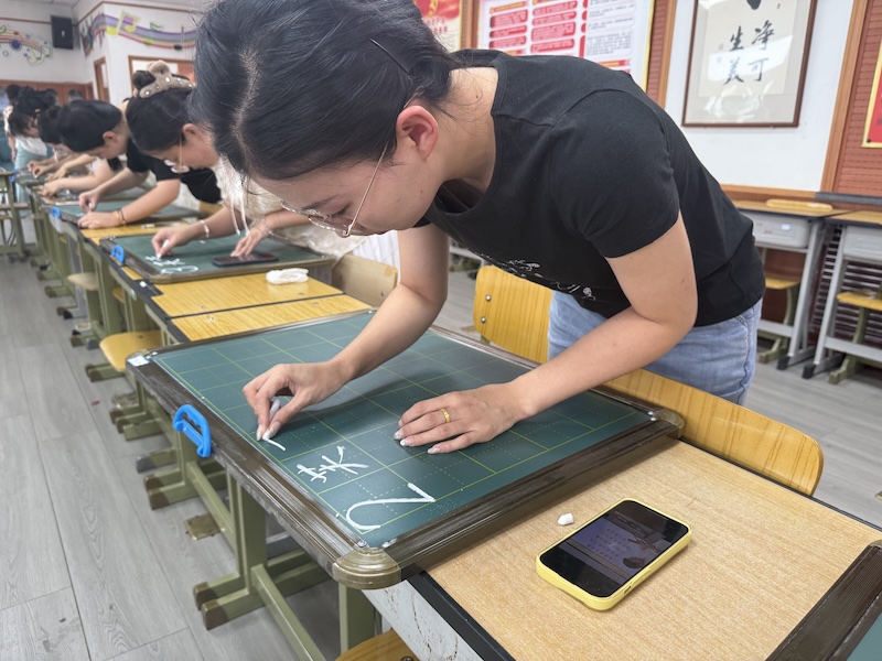 芝罘区只楚小学举办“青春墨语”青年教师书写大赛