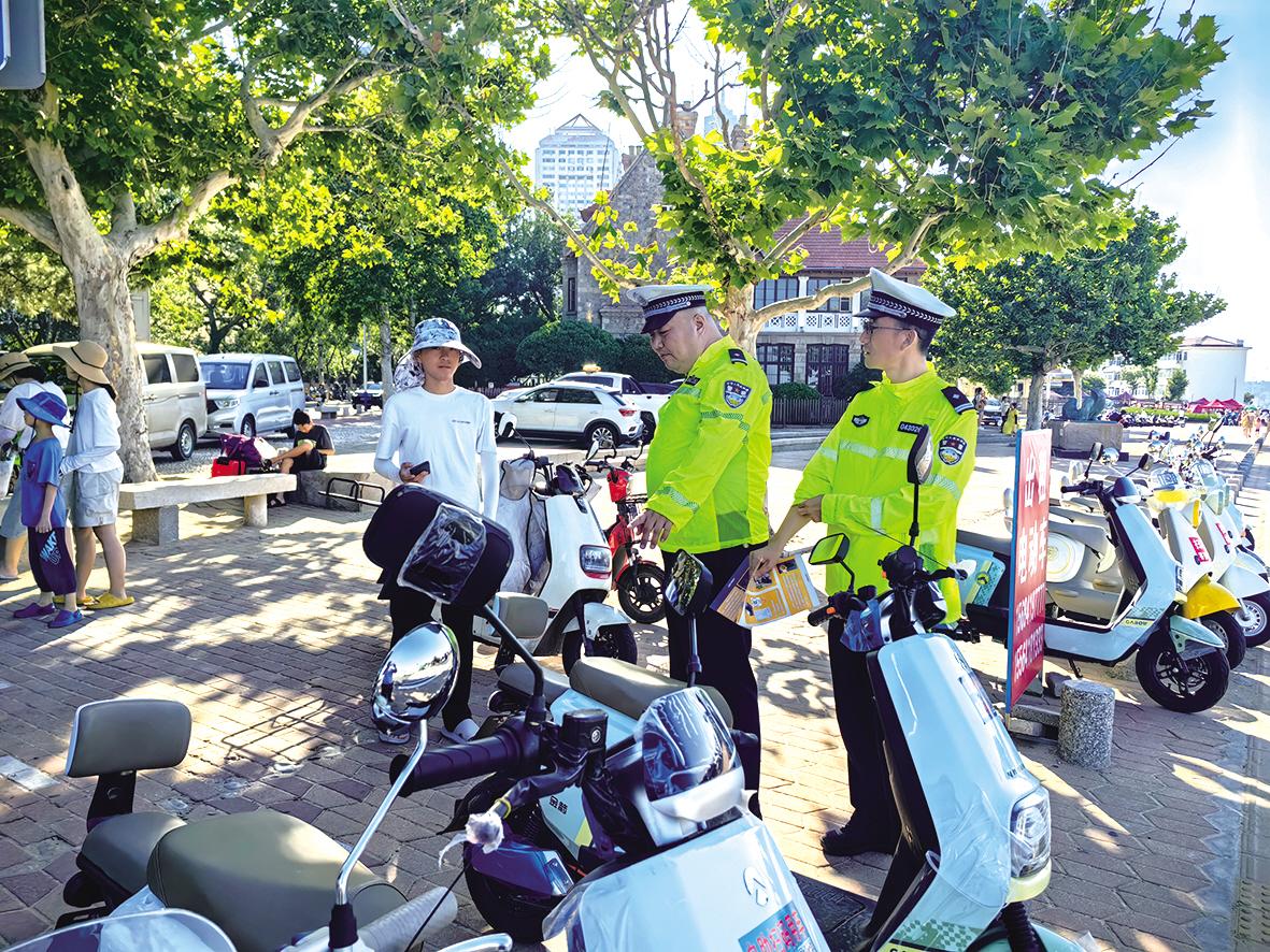 烟台：交警走访检查电动车租赁点