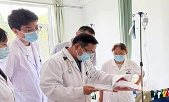 烟台毓璜顶医院组织专家在黄务社区卫生服务中心义诊