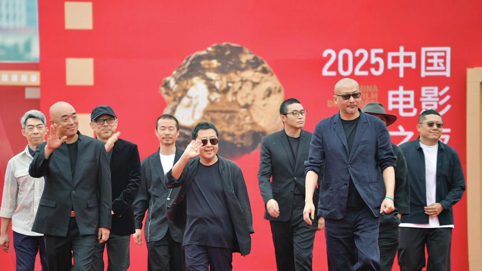 品重烟台再谱光影新篇 2025中国电影导演之夜、首届中国微短剧盛典“携手”启幕