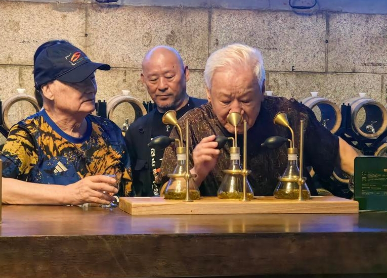 30余名导演张裕大酒窖寻觅灵感 光影“对话”百年酒香