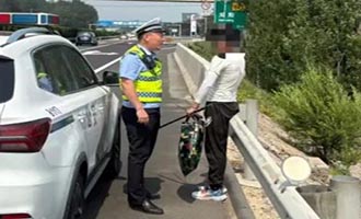 钓鱼？要分地方，高速公路肯定不行！