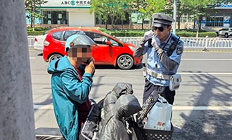 夏季行动丨招远公安开展“不戴盔”劝导整治行动