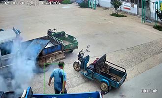 危急11秒，这名党员冲了上去……