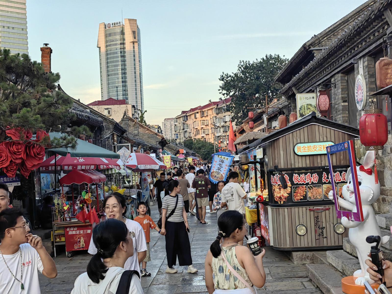 “每个人都是最精准的导航” 好客烟台人用热情留住游客