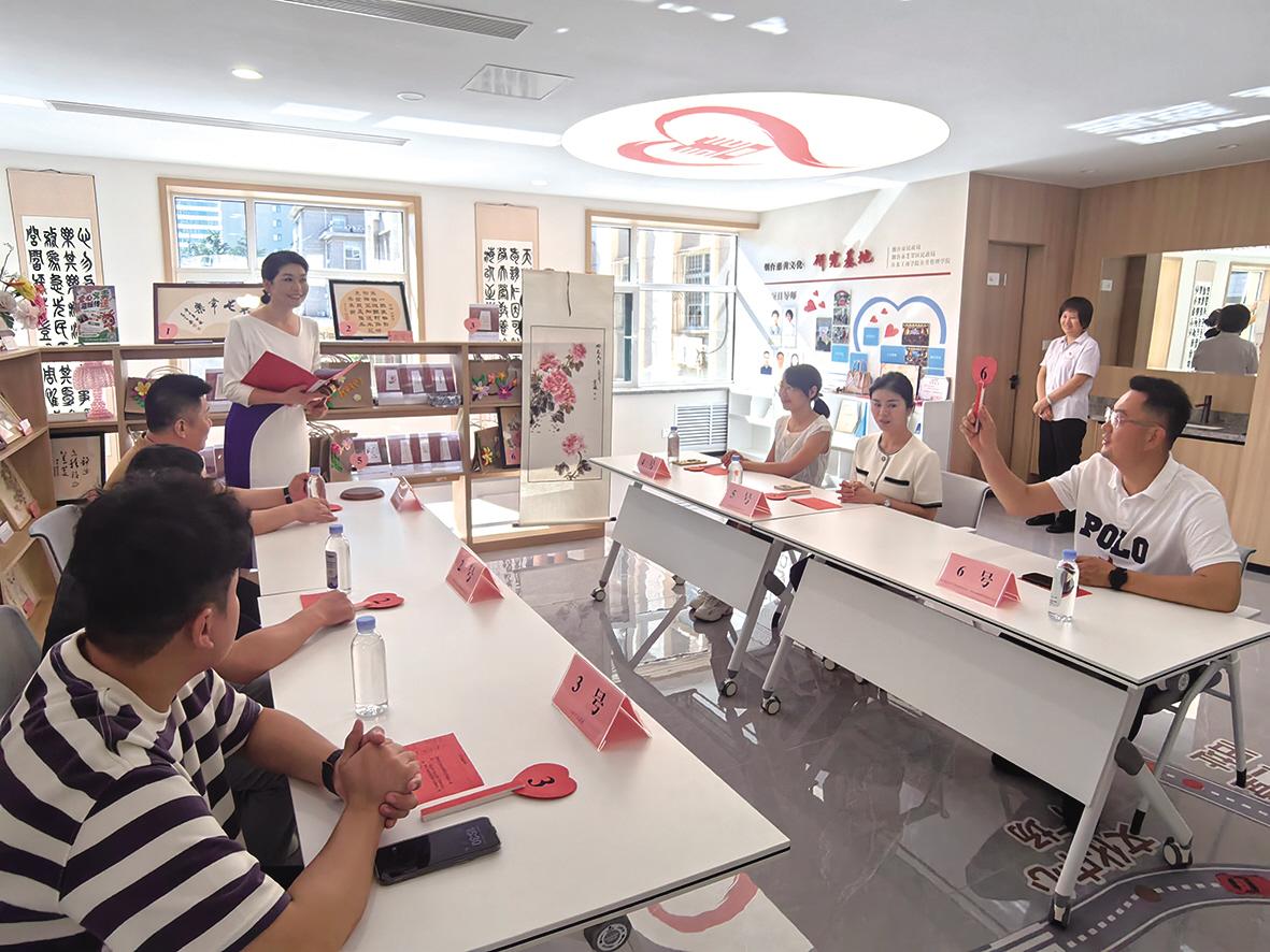 “银龄巧手·筑梦未来”慈善项目启动 义卖筹资帮助困难学子