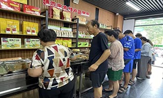 栖霞市翠屏街道“暖心工程”新举措——“暖心食堂”开业了！