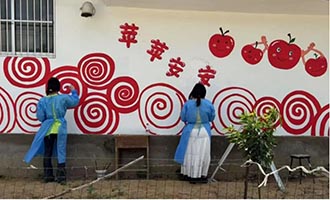 栖霞市蛇窝泊镇：深化校地合作 艺术墙绘扮靓美丽乡村