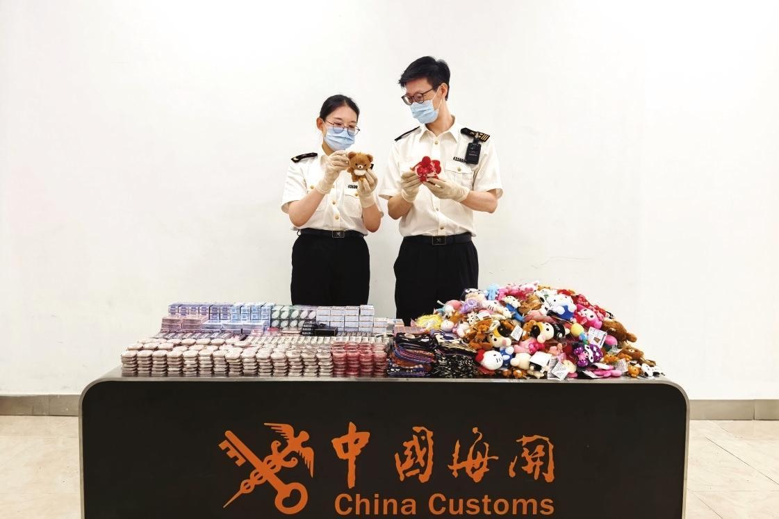 烟台海关查获超量携带进境物品1427件