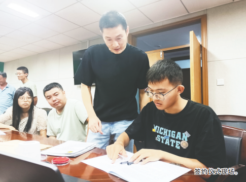 4名公费农科生15日郑重签约 高分学子为何选择烟台农村？