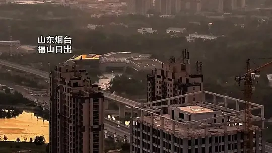 一片闲云任卷舒，挂尽朝云幕雨